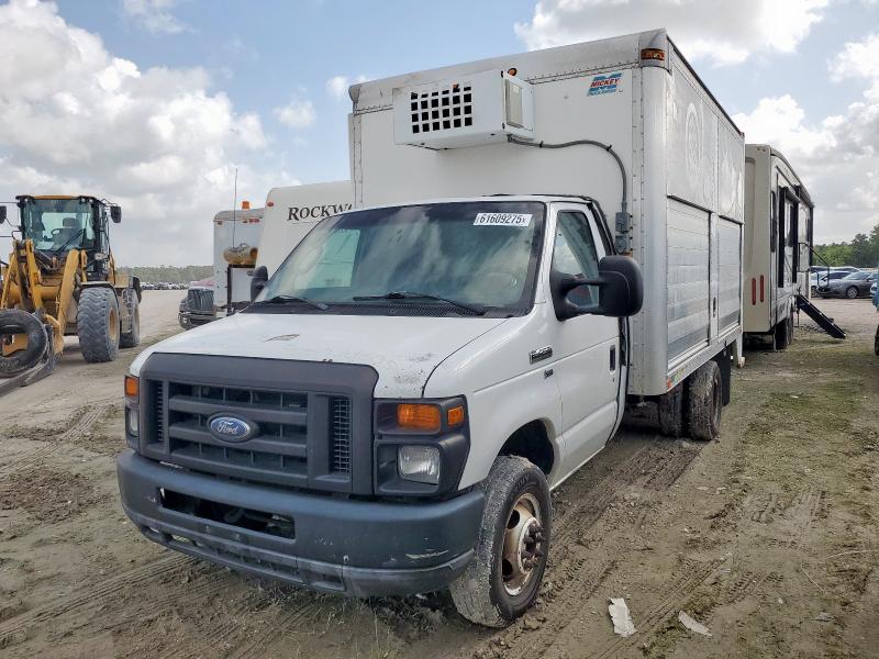 2011 Ford Econoline E450 Super Duty Cutaway Van  