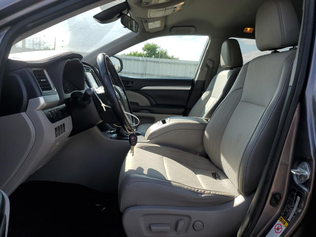 2018 Toyota Highlander Le VIN: 5TDBZRFH5JS807483 Lot: 62724915