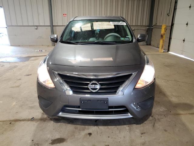  NISSAN VERSA 2018 Серый