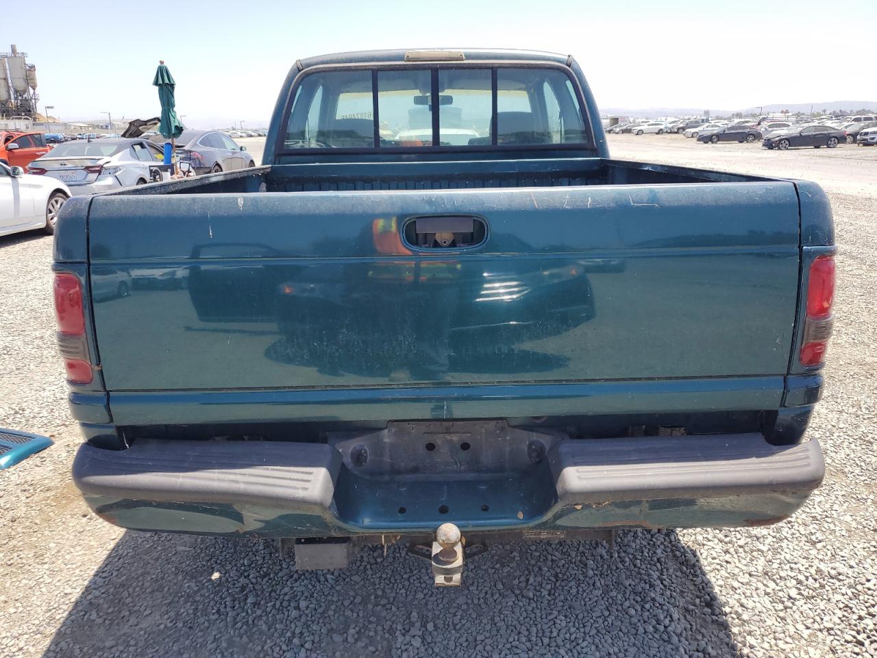 1996 Dodge Ram 2500 VIN: 3B7KC23Z1TM196165 Lot: 61874945