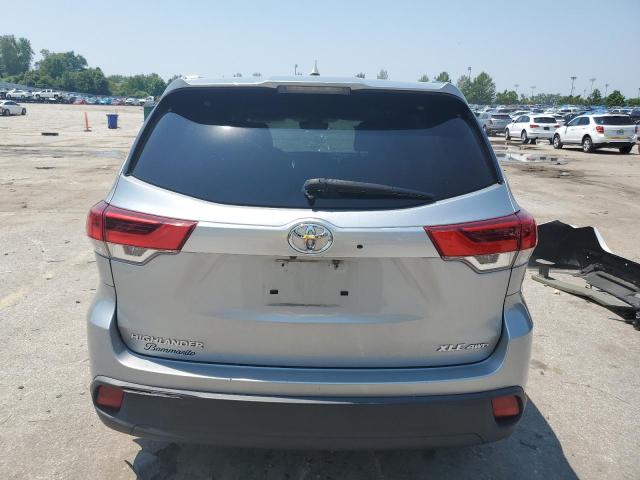  TOYOTA HIGHLANDER 2018 Srebrny