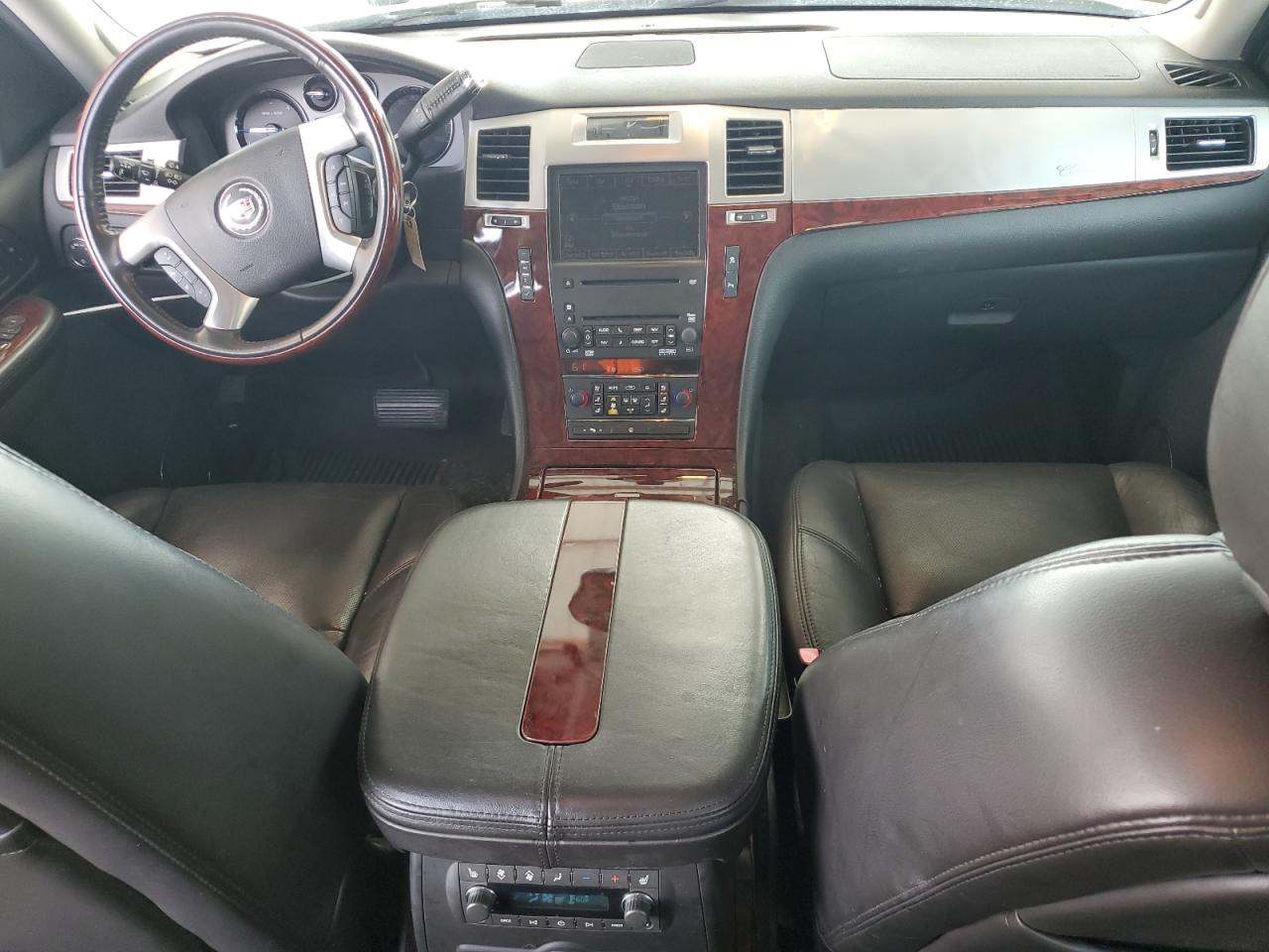 2007 Cadillac Escalade Luxury VIN: 1GYFK63817R293447 Lot: 62164555
