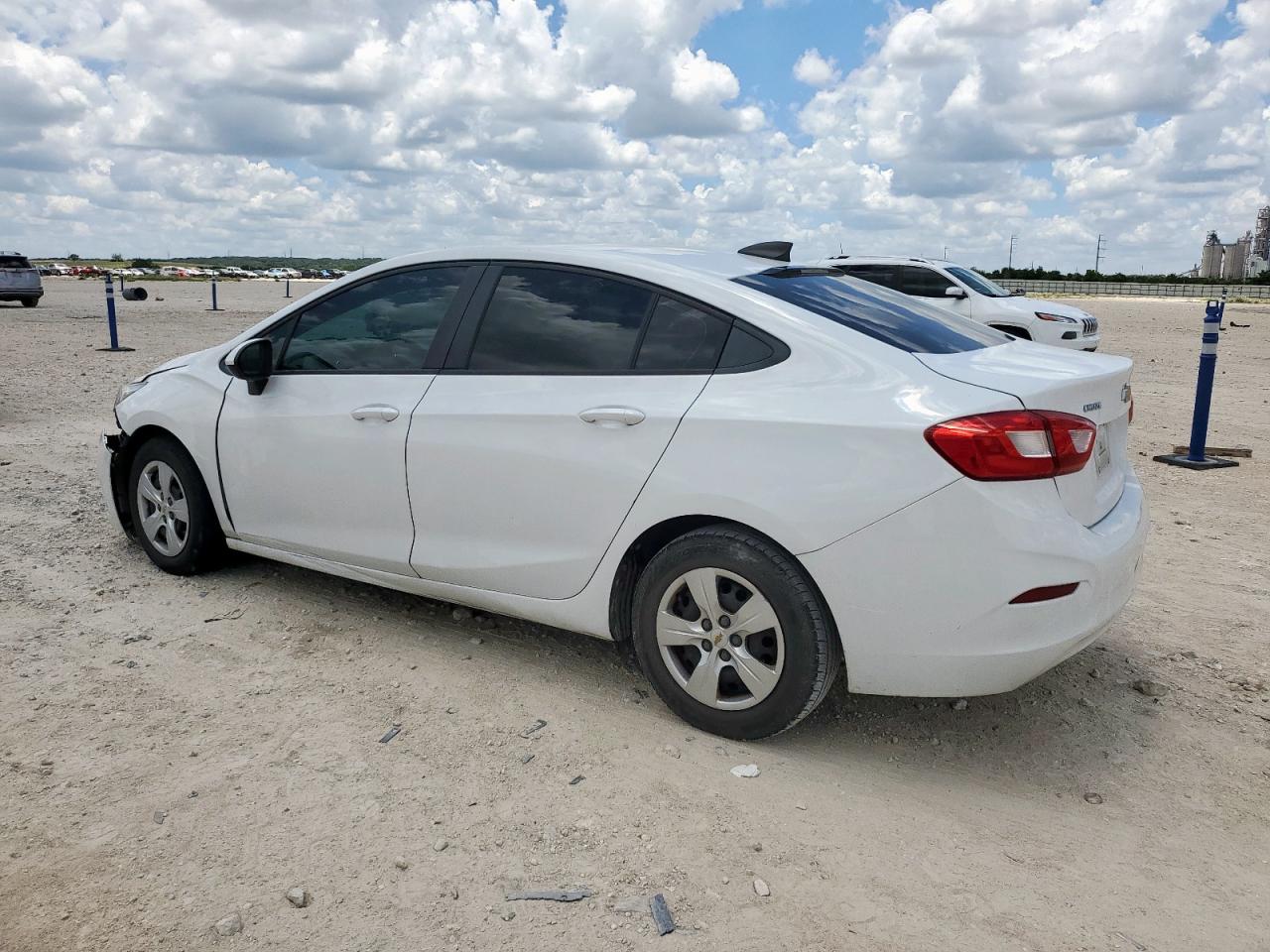 CHEVROLET CRUZE 2018 VIN 1G1BC5SM4J7186091 фото 2