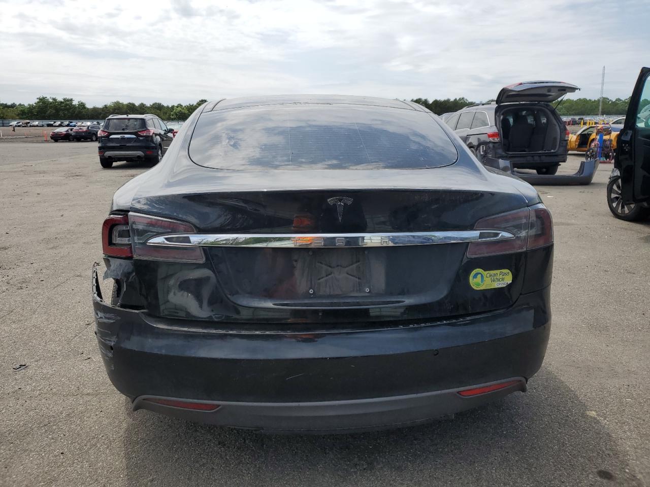 2015 Tesla Model S VIN: 5YJSA1E13FF111052 Lot: 62721725