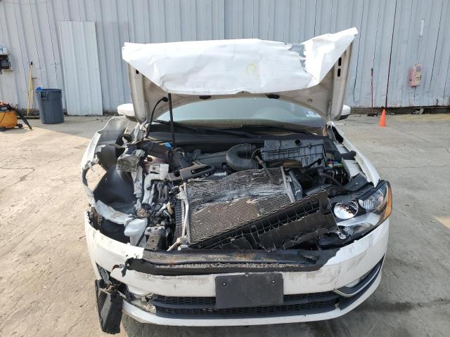  VOLKSWAGEN PASSAT 2015 White
