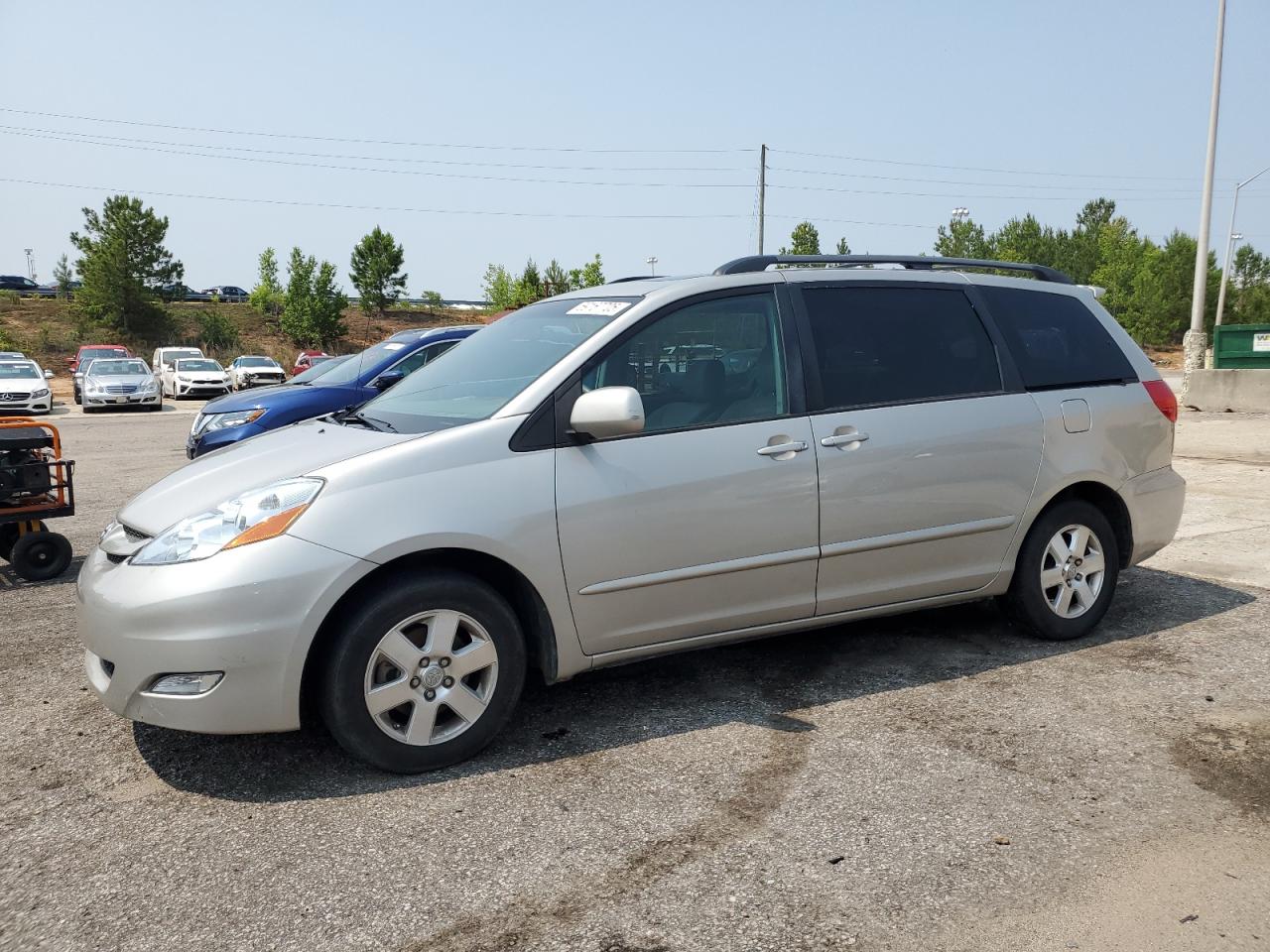 2010 Toyota Sienna Xle продається в Gaston, SC - Minor Dent/Scratches