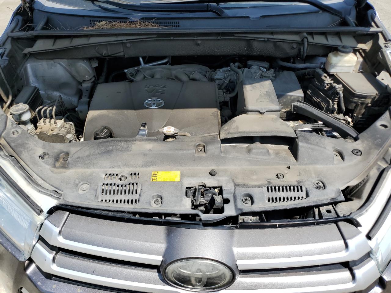 5TDKZRFH1JS528807 TOYOTA HIGHLANDER 2018