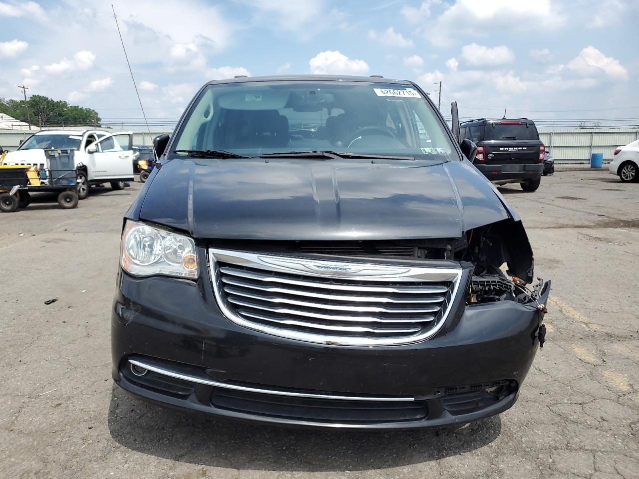 2015 Chrysler Town & Country Touring VIN: 2C4RC1BGXFR637345 Lot: 62662715