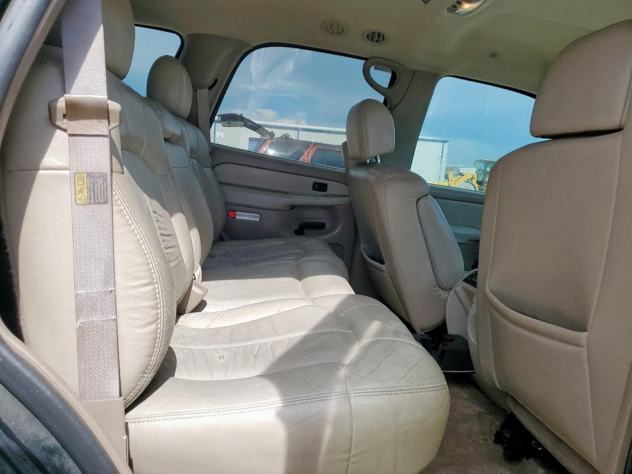 2002 Chevrolet Tahoe C1500 VIN: 1GNEC13Z42R275826 Lot: 62420105