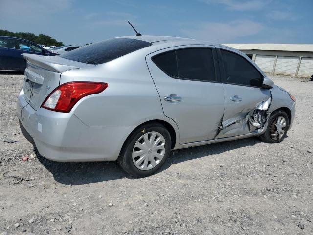  NISSAN VERSA 2018 Серебристый
