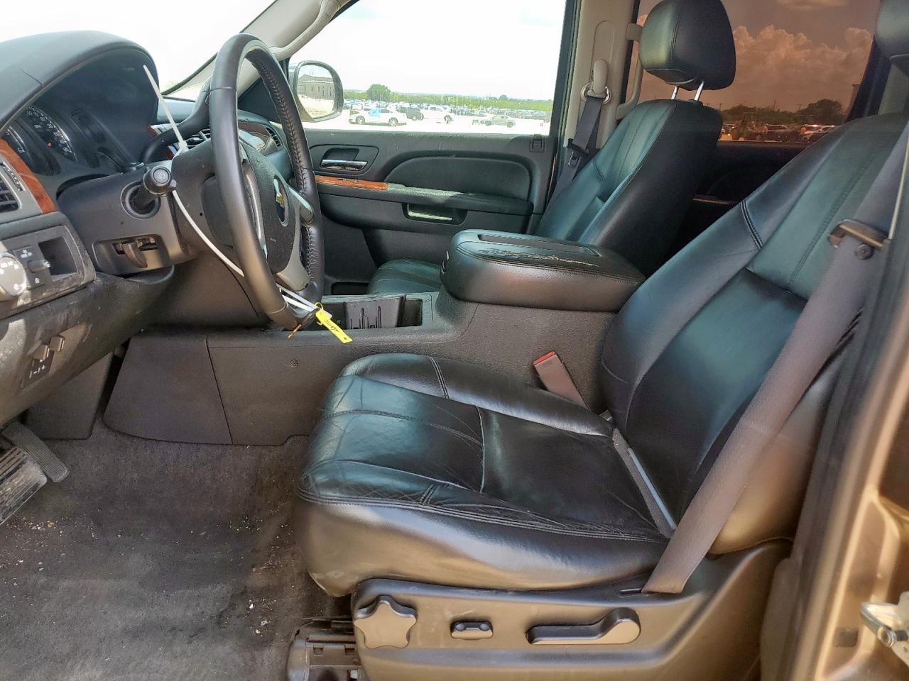 2011 Chevrolet Suburban C1500 Lt VIN: 1GNSCJE05BR142137 Lot: 62715655