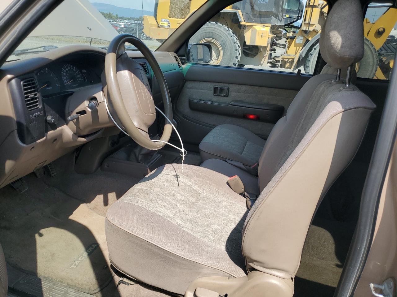2000 Toyota Tacoma Xtracab VIN: 4TAVL52N9YZ573825 Lot: 61996915