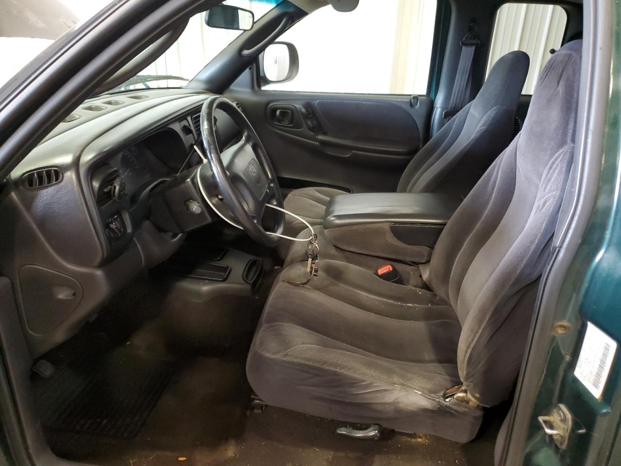 2000 Dodge Dakota VIN: 1B7GL22X1YS563179 Lot: 60956035