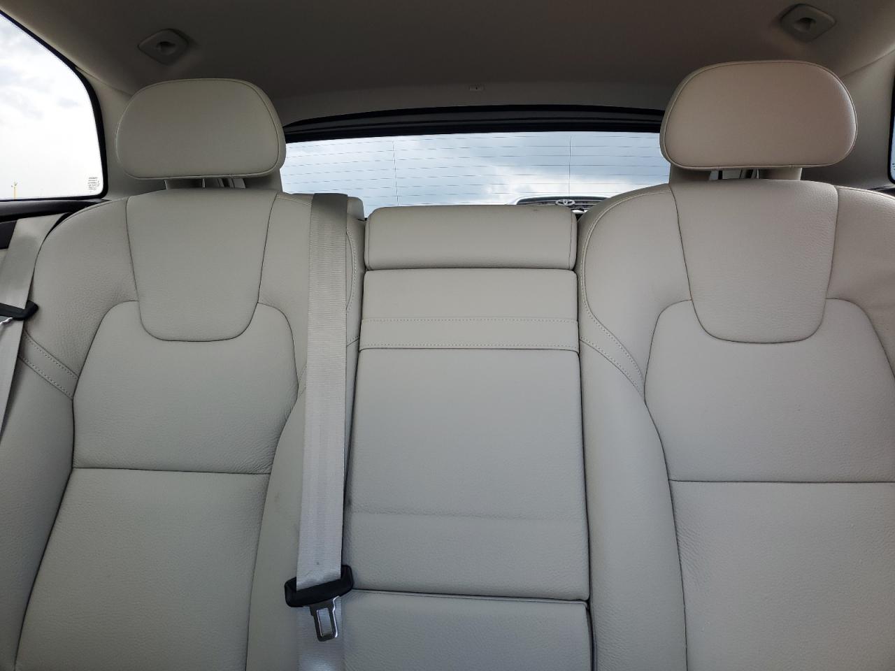 2018 Volvo Xc60 T5 Momentum VIN: YV4102RK7J1085836 Lot: 62719695