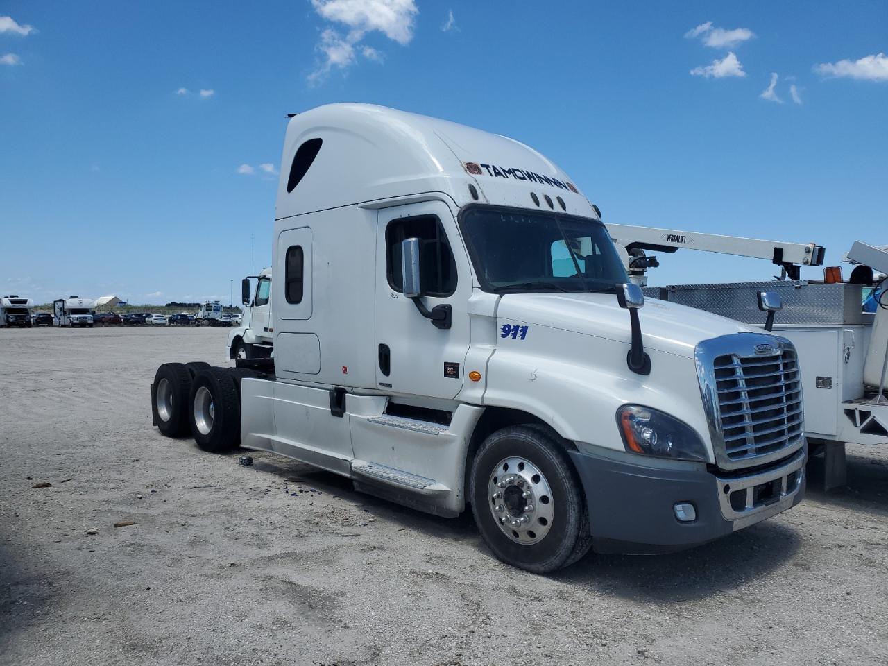 2016 Freightliner Cascadia 125 for Sale in Homestead, FL - Minor Dent/Scratches