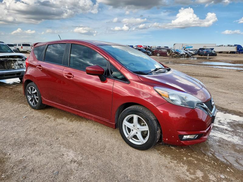  NISSAN VERSA 2017 Красный