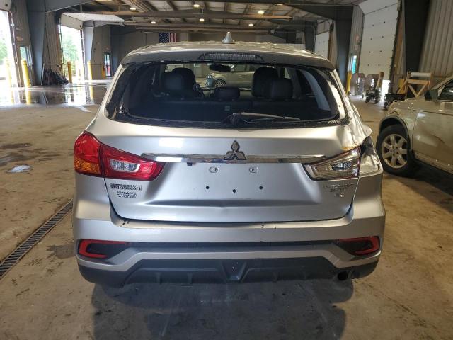  MITSUBISHI OUTLANDER 2018 Srebrny