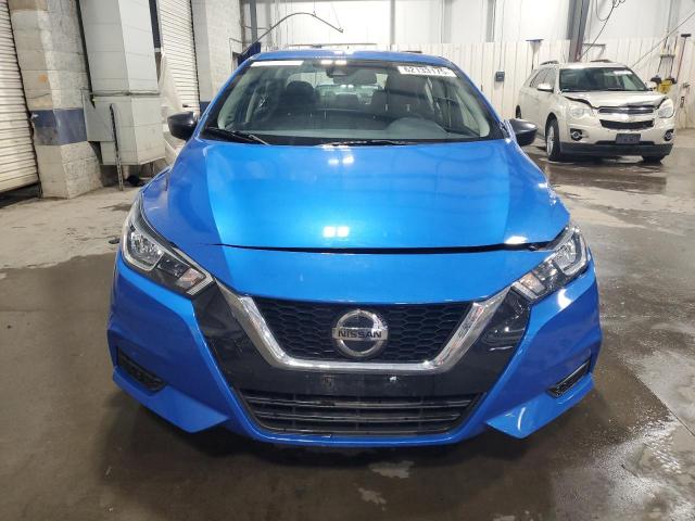  NISSAN VERSA 2022 Синий