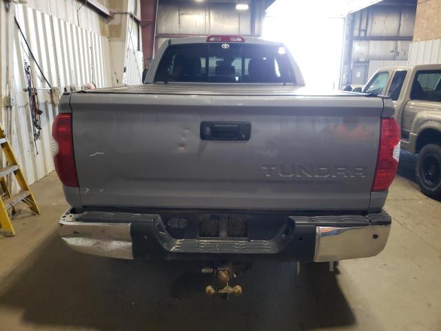  TOYOTA TUNDRA 2018 Srebrny