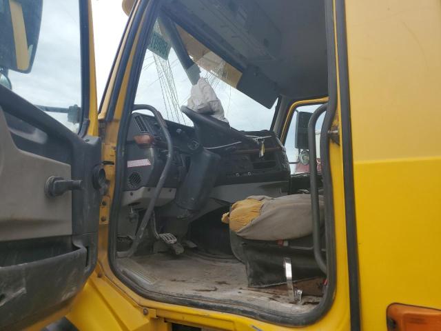 2005 VOLVO VHD   
