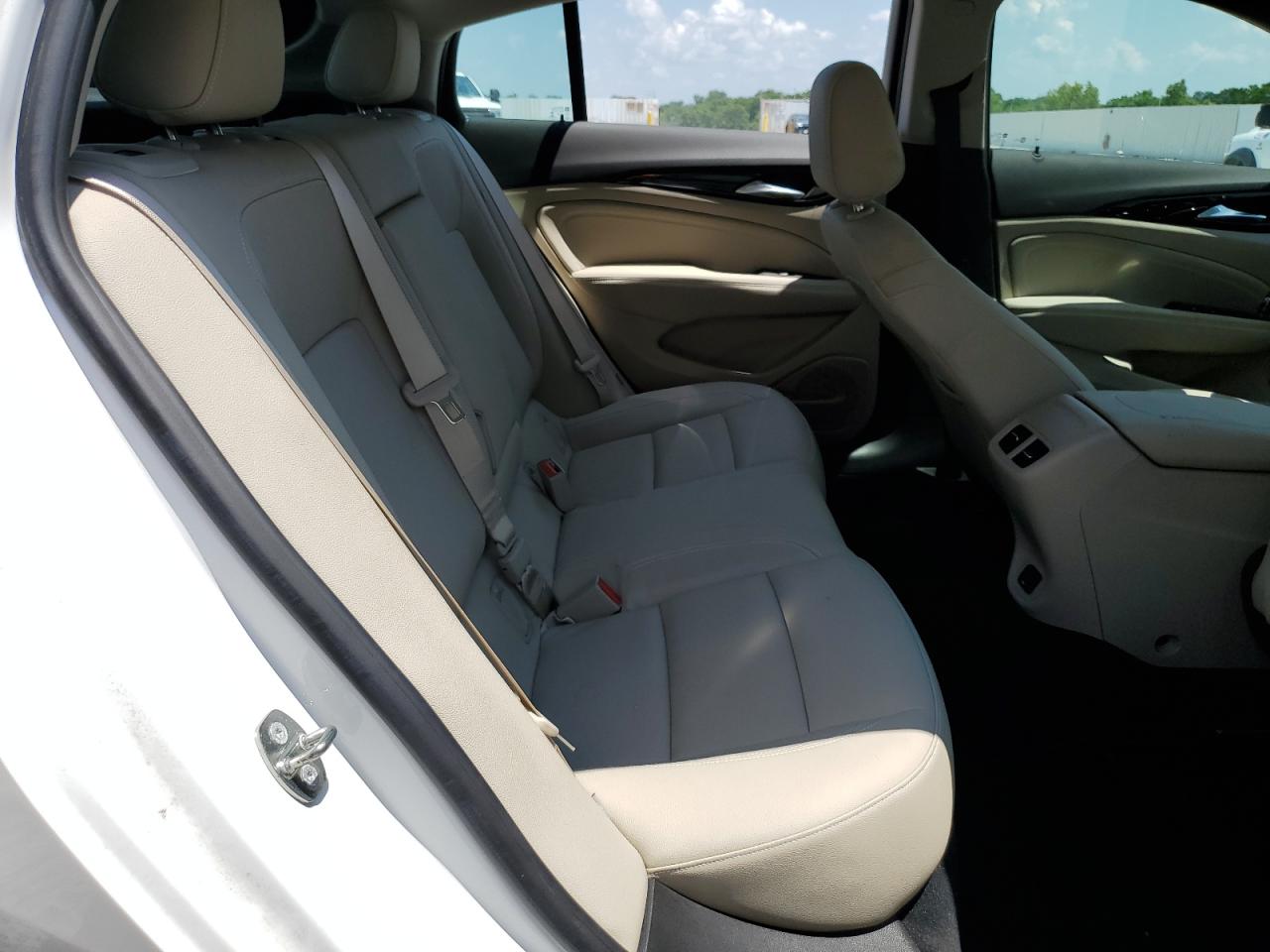 2018 Buick Regal Essence VIN: W04GP6SXXJ1093574 Lot: 62387425