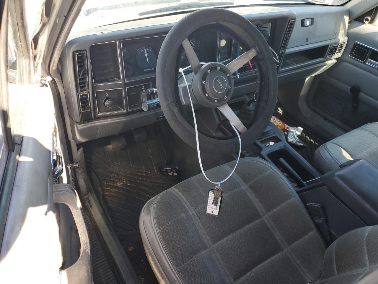 1989 Jeep Cherokee Pioneer VIN: 1J4FJ38L4KL521547 Lot: 62638275