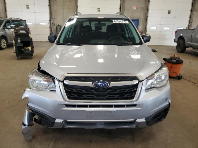  SUBARU FORESTER 2017 Srebrny