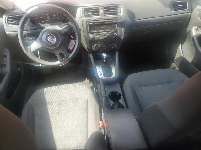 Sedans VOLKSWAGEN JETTA 2014 Czerwony