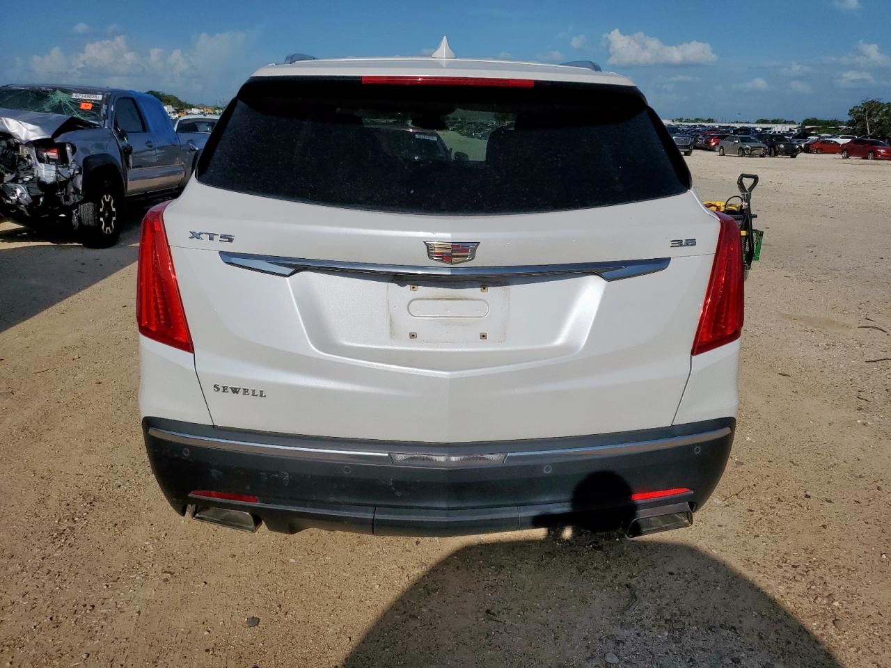 2017 Cadillac Xt5 Luxury VIN: 1GYKNBRS6HZ119036 Lot: 62215995