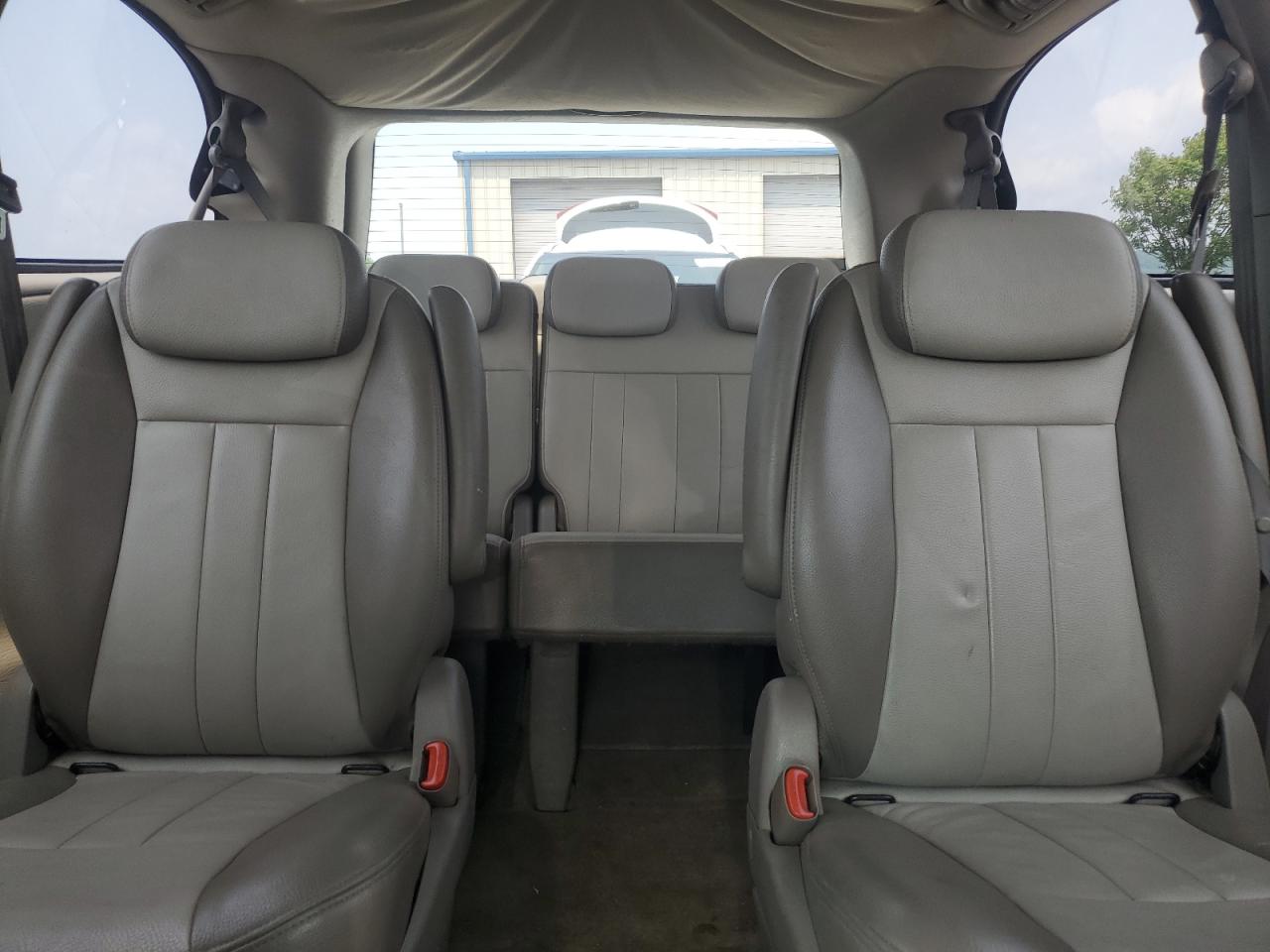 2005 Chrysler Town & Country Touring VIN: 2C4GP54L35R376281 Lot: 60508405