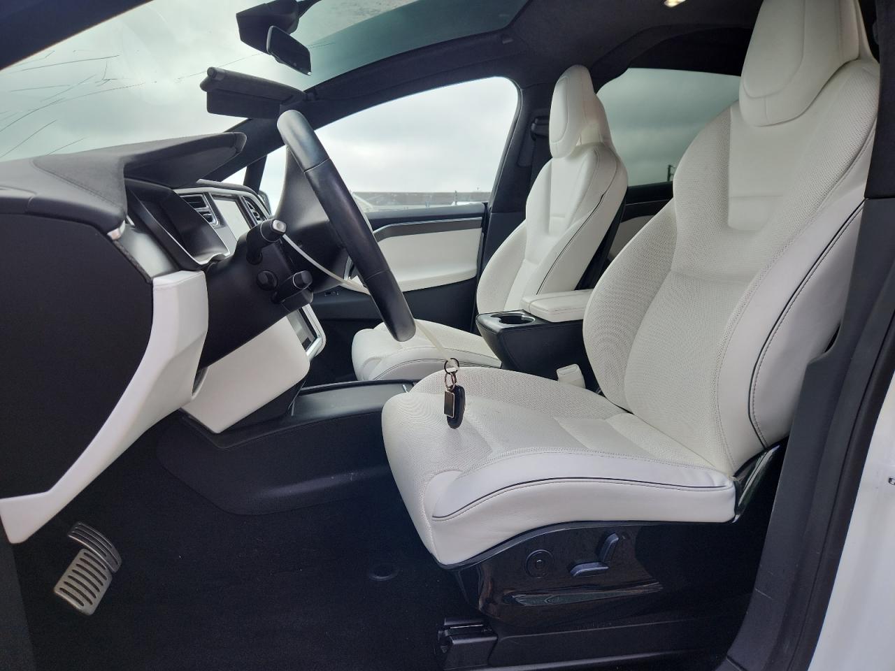 2016 Tesla Model X VIN: 5YJXCBE45GFS00266 Lot: 61566665