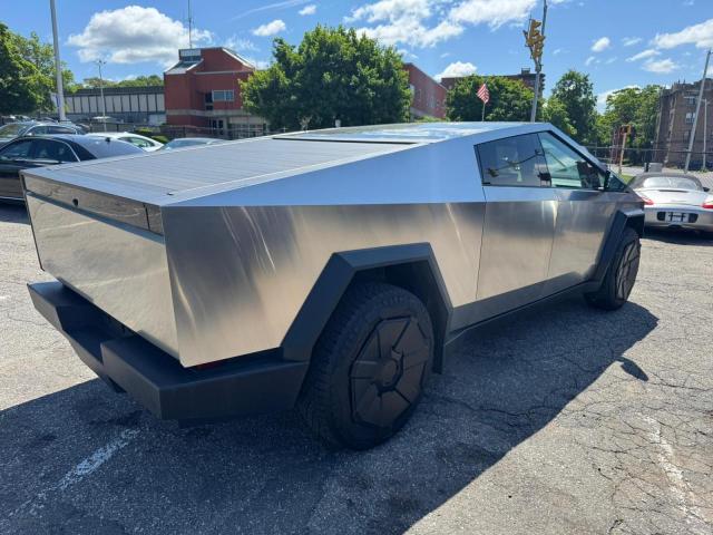  TESLA CYBERTRUCK 2024 Srebrny