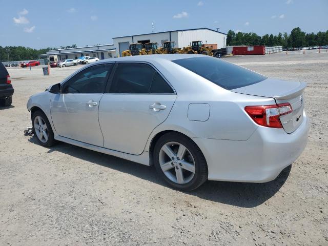 Sedans TOYOTA CAMRY 2012 Srebrny