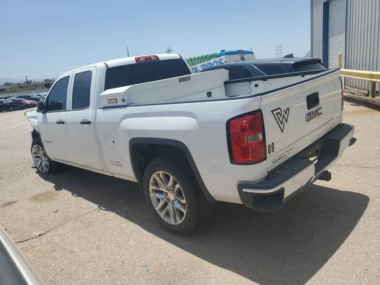 2014 GMC Sierra - Image 2