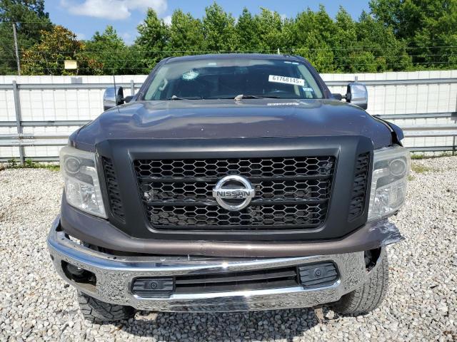  NISSAN TITAN 2017 Brązowy