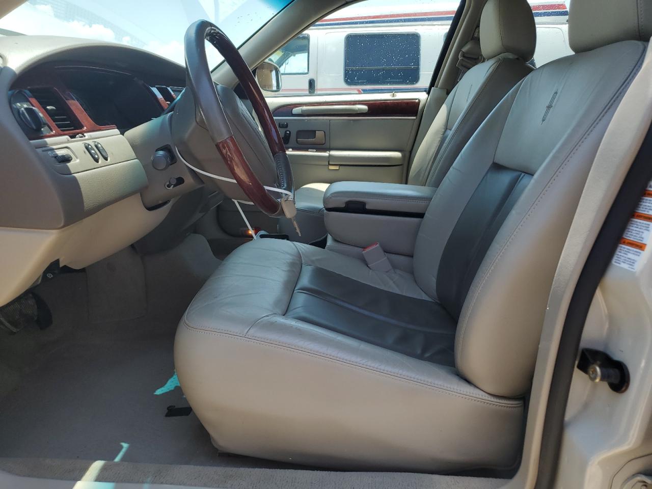 2004 Lincoln Town Car Ultimate VIN: 1LNHM83W74Y644409 Lot: 61958135