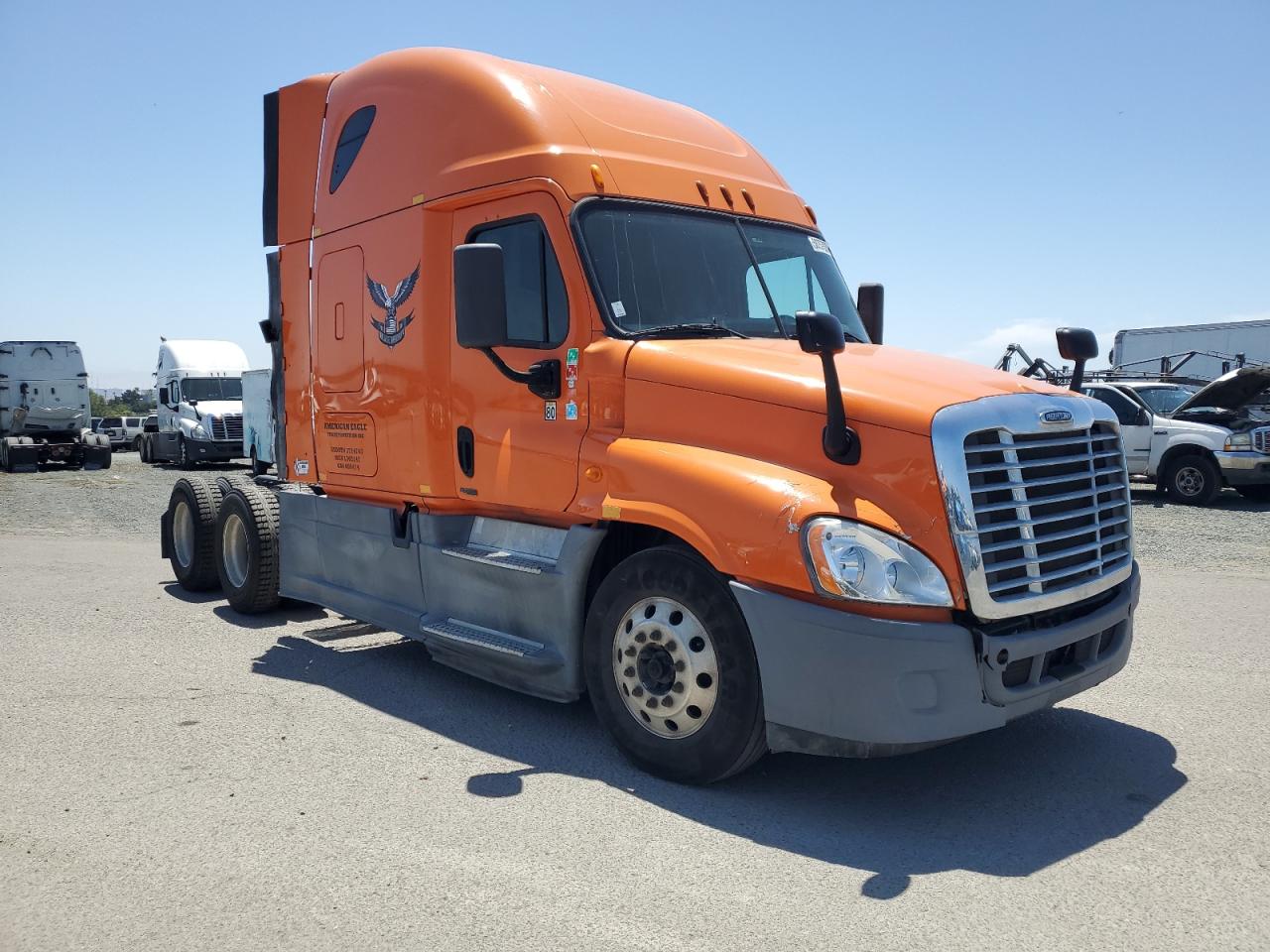 San Diego, CA에서 판매 중인 2014 Freightliner Cascadia 125 Semi Truck - Front End