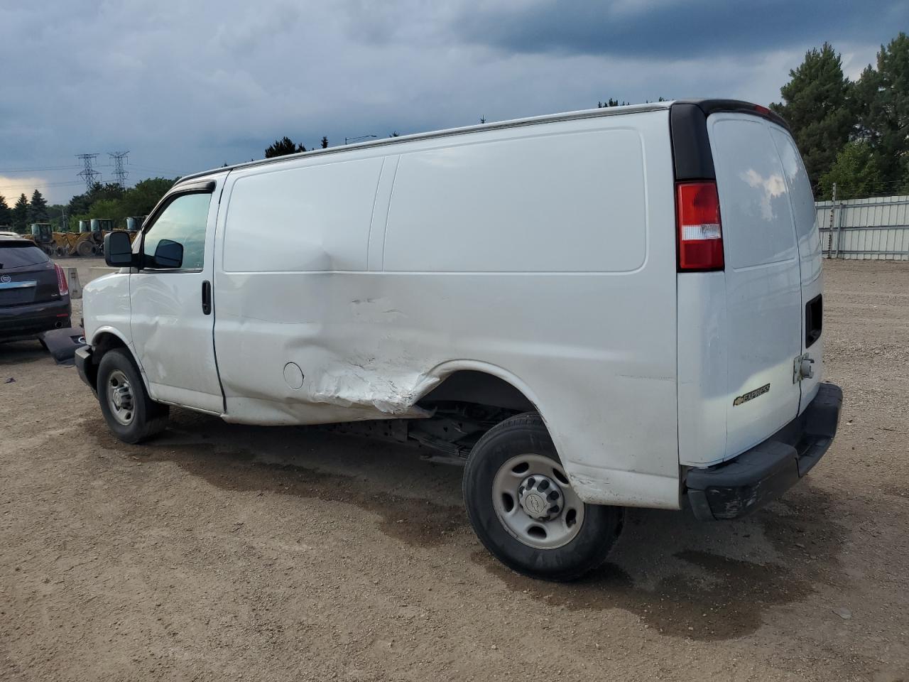 CHEVROLET EXPRESS 2018 VIN 1GCWGAFP3J1344739 zdjęcie 2