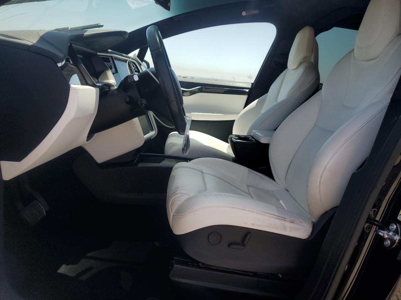 2017 Tesla Model X VIN: 5YJXCAE21HF075051 Lot: 60926115