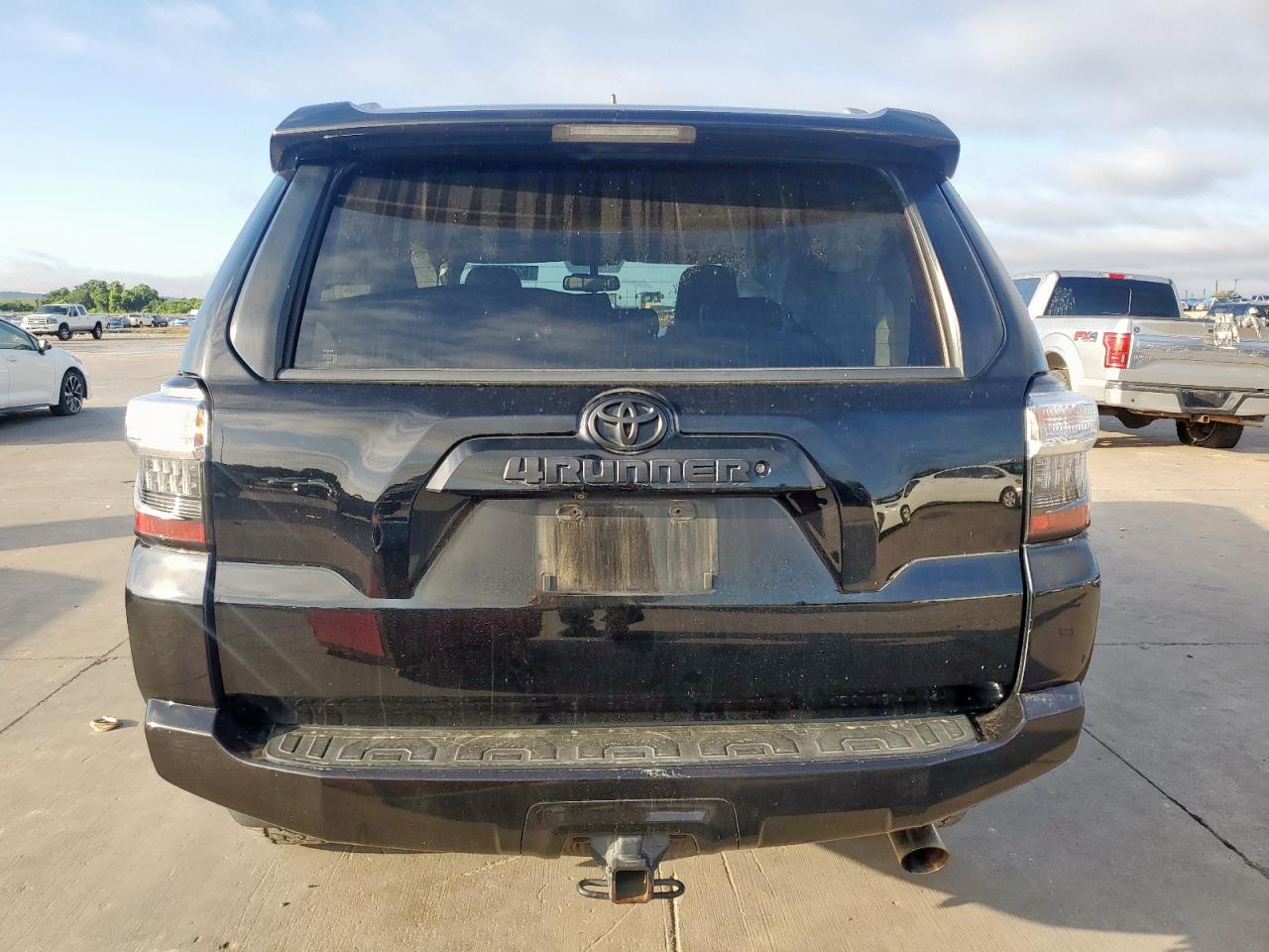 2018 Toyota 4Runner Sr5/Sr5 Premium VIN: JTEBU5JR4J5593563 Lot: 62744695