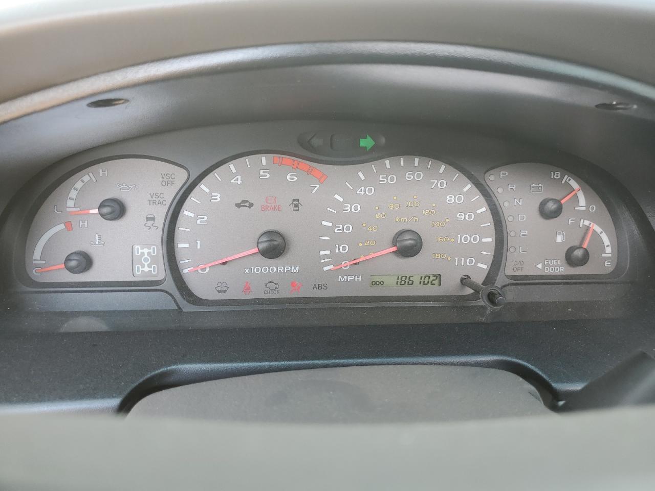 2004 Toyota Sequoia Limited VIN: 5TDBT48A44S210785 Lot: 59981865