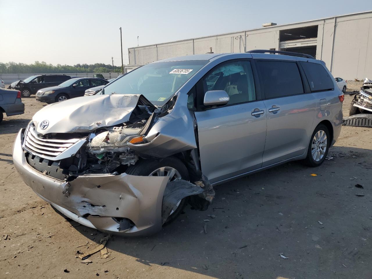2016 Toyota Sienna Xle იყიდება Fredericksburg-ში, VA - Front End