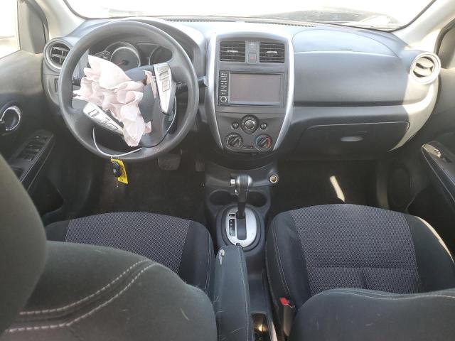  NISSAN VERSA 2018 Серебристый