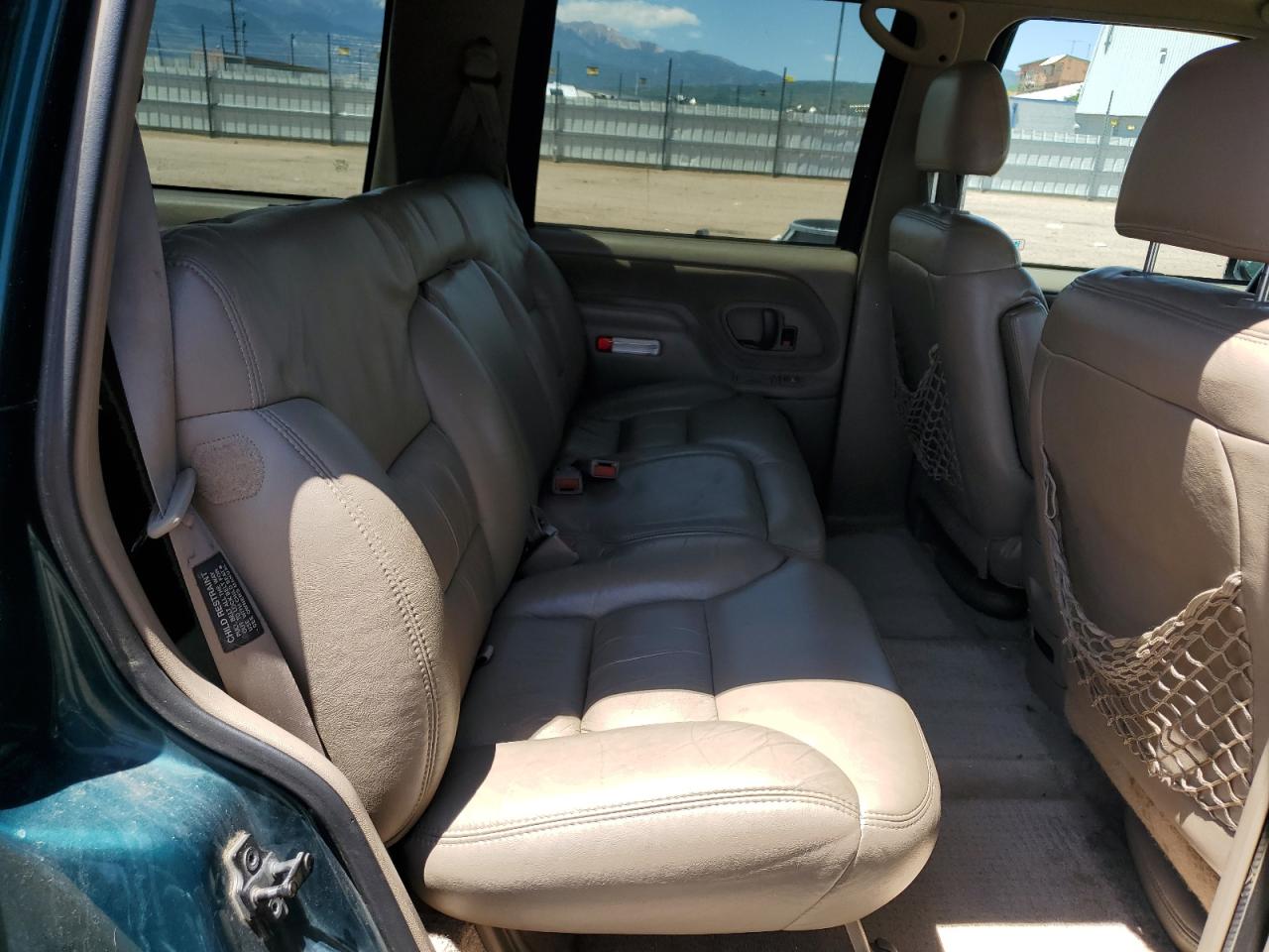 1998 Chevrolet Tahoe K1500 VIN: 1GNEK13R2WR108986 Lot: 62608875