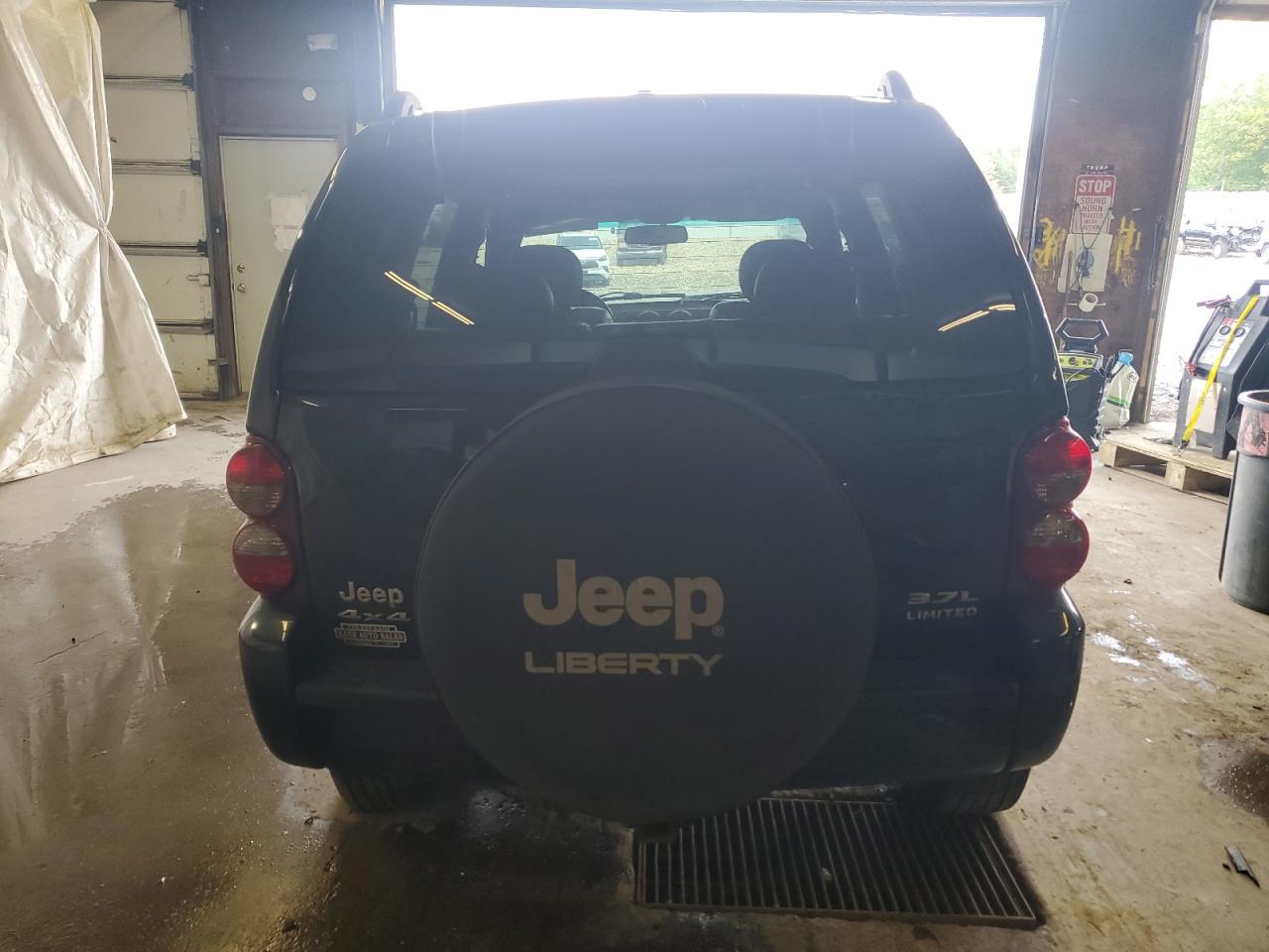 2007 Jeep Liberty Limited VIN: 1J8GL58KX7W637213 Lot: 62835895