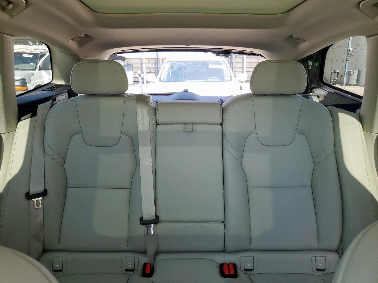 2022 Volvo Xc60 B5 Momentum VIN: YV4L12DK5N1074398 Lot: 61630305