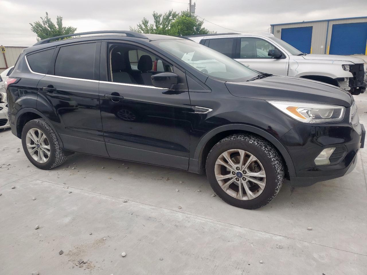 1FMCU0GD0HUC00189 FORD ESCAPE 2017