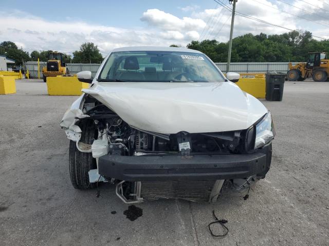 Sedans VOLKSWAGEN PASSAT 2015 White