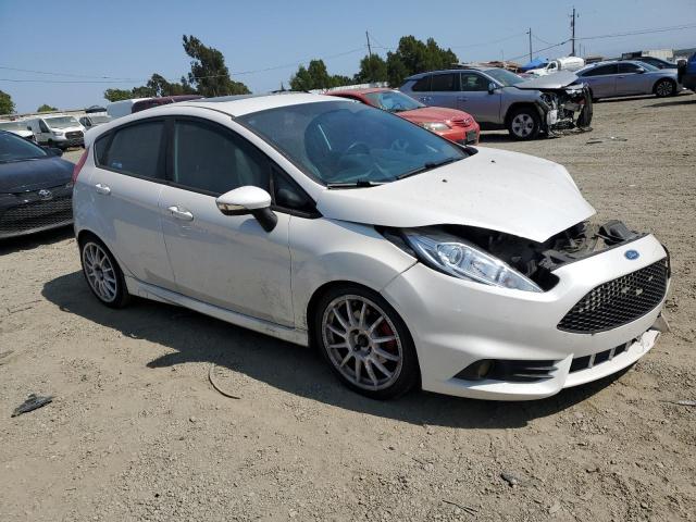  FORD FIESTA 2016 Белы