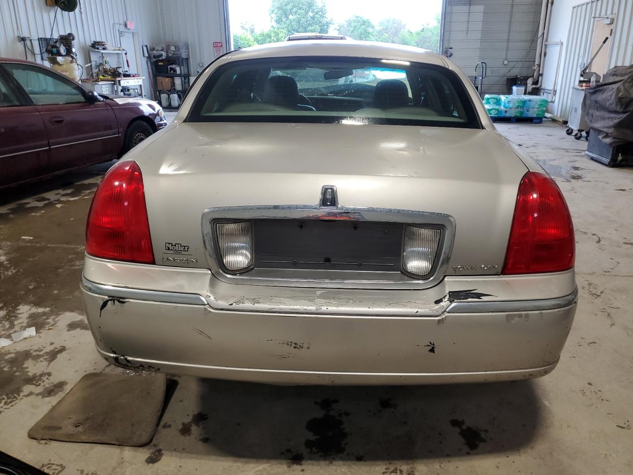 2006 Lincoln Town Car Signature Limited VIN: 1LNHM82W96Y626272 Lot: 61566265